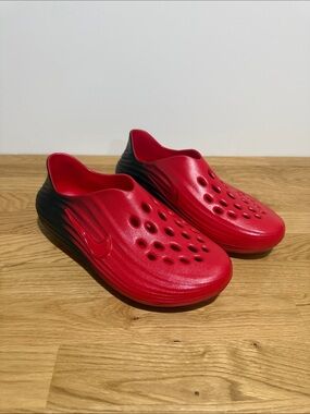 Brand new mens Nike Rejuven8 size 9 Red Slip-On Clogs